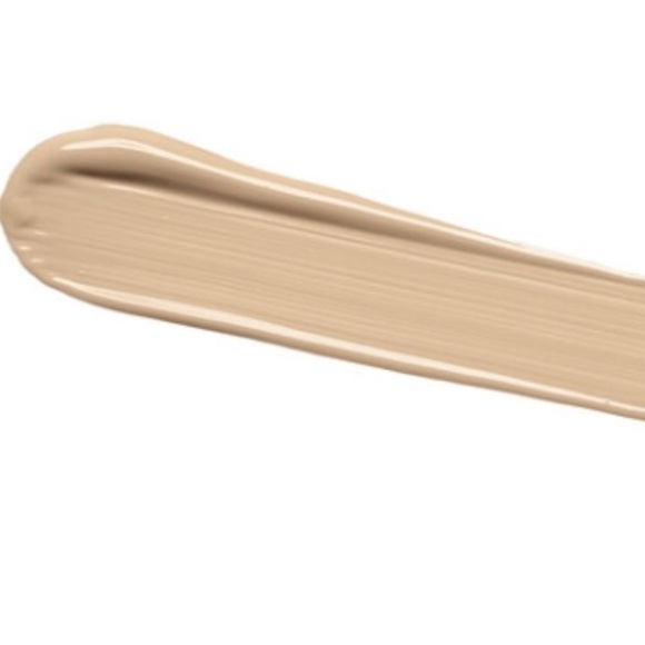 YSL Touche Eclat Le Teint Foundation B10 - Picture 2 of 9